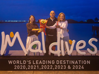 The first tourist of 2025 and his family being welcomed at the airport