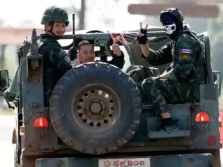 ތައިލެންޑްގެ ސުރިން ޕްރޮވިންސް ގައި ތައި ސިފައިން ބުރާސްފަތި ދުވަހު އުޅަނދެއްގައި ދުއްވަނީ