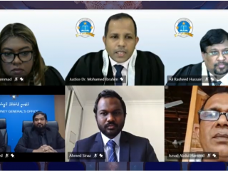 ކޮޅުވެއްޓި މައްސަލާގައި މިއަދު ސުޕްރީމް ކޯޓުގައި ކުރިއަށް ދިޔަ ޝަރީއަތުގެ އަޑުއެހުމުގެ ފޮޓޯއެއް