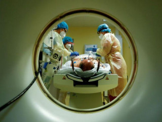 ކޮވިޑް-19 ޖެހިފައިވާ މީހަކަށް އައިސީޔޫގައި ފަރުވާދެނީ