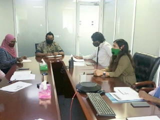 ފިނޭންސް މިނިސްޓަރާއި އެކު ބްރޯޑްކޮމް އިން ބޭއްވި ބައްދަލުވުމުގެ ތެރެއިން