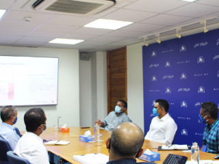 ނައިބު ރައީސް ފައިސަލް ނަސީމް (މ) އެމްޓީސީސީގެ މެނޭޖިންގ ޑިރެކްޓަރ އާދަމް އާޒިމް (ކ) އަދި ޕްލޭނިންގ މިނިސްޓަރ މުހައްމަދު އަސްލަމް (ވ) މަޝްރޫއުއެއް ކުރިއަށް ގެންދިއުމާ ގުޅޭ ގޮތުން މަޝްވަރާ ކުރައްވަނީ: