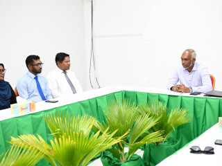 The president met members of R. Vaadhoo council and WDC on Saturday