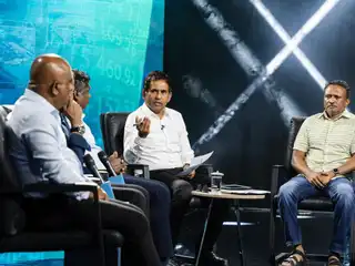 ރާއްޖެ އަށް އިގްތިސާދީ ބޮޑެތި ގޮންޖެހުންތަކަކާ ކުރިމަތިވެ، ތެޔޮ ގަތުމަށް ދަތިވެ، ބޭރުގެ މާލީ އިދާރާތަކުން އެތައް މިލިއަން ޑޮލަރުގެ ކުއްލި ލޯނު ހޯދަން މަޖުބޫރުވެއްޖެ