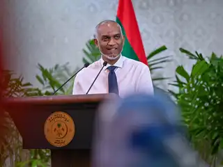 ރައީސް މުއިއްޒު ނޫސްވެރިންނާ ބައްދަލުކުރެއްވުން