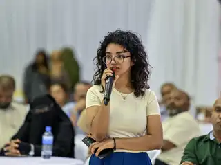 ރައީސް މުއިއްޒު ކުދި އަދި މެދުފަންތީގެ ވިޔަފާރިވެރިންނާ އެކު ބޭއްވި ބައްދަލުވުމުގެ ބައިވެރިއަކު ބައެއް ކަންބޮޑުވުން ފާޅު ކުރަނީ - 17 ޑިސެމްބަރު 2025