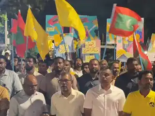 "ވަޒީފާ ބުރާސްފަތި" އިހުތިޖާޖުގައި އެމްޑީޕީގެ ރައީސް އަބްދުﷲ ޝާހިދުގެ އިތުރުން އިސްވެރިން.