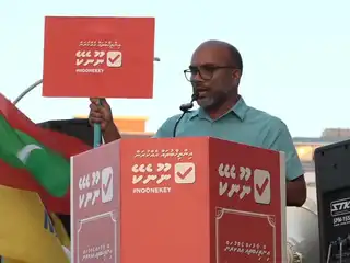 ރެފަރަންޑަމަށް ނޫނެކޭ ބުނަން ޖެހެނީ ނޯތު ކޮރެއާ ސްޓައިލްގައި، ކިމް ޖޮން އުން ހެދިގެން މުއިއްޒު ހުދުމުހުތާރު ވެރިކަމެއް ކުރަން އުޅޭތީ: އަމީރު