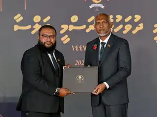 ޖަވާބު  ޕްރައިވެޓް ލިމިޓެޑްގެ ސީއީއޯ މުހައްމަދު ޖައިލަމް: އޭނާ ވަނީ 2025 ވަނަ އަހަރު މުއާޞަލާތާއި އިންފޮމޭޝަން ޓެކްނޯލޮޖީގެ ދާއިރާއިން؛ ކޮމްޕިއުޓަރ ސޮފްޓްވެއަރއާއި، ސޮފްޓްވެއަރ އެޕްލިކޭޝަން ތަރައްޤީކުރުމުގެ ރޮނގުން ހިތްވަރު ދިނުމުގެ ގައުމީ އިނާމު ހާސިލް ކޮށްފަ. 