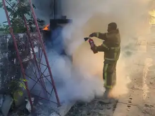 އައްޑޫ ސިޓީ އިކުއެޓޯރިއަލް ހޮސްޕިޓަލް ކައިރީގައި ހުރި ކަރަންޓް ބޯޑެއްގައި ރޯވި އަލިފާންގަނޑު ނިއްވާލައިފި