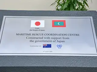 މެރިޓައިމް ރެސްކިއު ކޯޑިނޭޝަން ސެންޓަރގެ އައު އިމާރާތް ހުޅުވުމުގެ ރަސްމިއްޔާތު ގައި ބަހައްޓާފައިވާ ހަނދާނީ ފިލައެއް