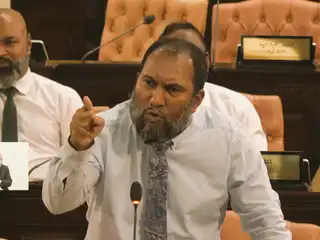 ރައްޔިތުންގެ މަޖިލީހުގެ މައްޗަންގޮޅި އުތުރު ދާއިރާގެ ޕީއެންސީ މެންބަރު އިބްރާހީމް މުޙައްމަދު (ޖަނާބު)، ހޯމަ ދުވަހުގެ ޖަލްސާގައި ރަށްވެހިކަމުގެ ގާނޫނަށް ހުށަހެޅިފައިވާ އިސްލާހާ މެދު ވާހަކަ ދައްކަވަނީ. 