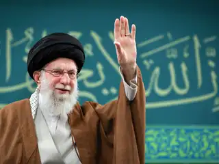 އީރާނުގެ ލީޑަރު އަވަހާރަ ކޮށްލި ހާދިސާ އާ ގުޅިގެން މުއިއްޒުގެ ސަރުކާރުން އަމަލުކުރީ ކަމާ ބެހޭ ގޮތުން ހެދިފައިވާ ގަވައިދާ ވެސް ޚިލާފަށް!