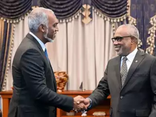 President Dr. Muizzu (L) and Parliament Speaker Abdul Raheem Abdulla (R)