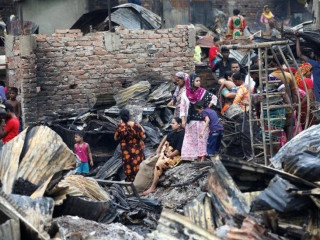 ގިނަ އަދަދެއްގެ ގެތަކުގެ ފުރާޅު ހަދާފާ ހުރީ ޕްލާސްޓިކުން ކަމުން އަލިފާންގަނޑު އަވަހަށް ފެތުރިގެން ދާން ފަސޭހަވިއެވެ