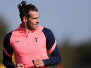 ދާދި ފަހުން ޓޮޓެންހަމާ ގުޅުނު ވޭލްސްގެ ތަރި ގެރެތު ބޭލް އެ ޓީމުގެ ފަރިތަކުރުންތަކުގައި