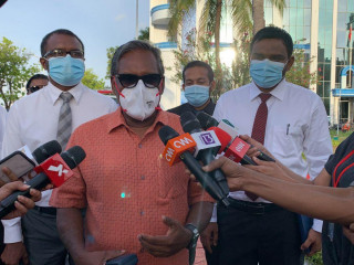 ޑރ.ވަހީދު ފުލުހަށް ހާޒިރުވެ ވަޑައިގެންނެވުމަށްފަހު މީޑިޔާއާ ވާހަކަ ދައްކަވަނީ