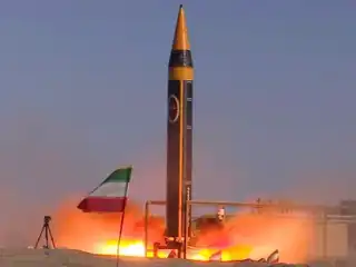 އީރާނުން އިޒްރޭލަށް ނުރައްކާތެރި "ޚުއްރަމްޝަހަރު-4" މިސައިލްތަކުން ހަމަލާދީފި