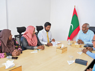 The president met members of HDh. Makunudhoo council and WDC on Monday