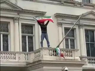 ލަންޑަނުގައި ހުންނަ އީރާނު އެމްބަސީ ގައި ނަގާފައި ހުރި އެ ގައުމުގެ ރަސްމީ ދިދަ ބަދަލު ކުރި މައްސަލައިގައި އިނގިރޭސި ސަފީރު އީރާނުގެ ޚާރިޖިއްޔާ އަށް ހާޒިރު ކޮށްފި