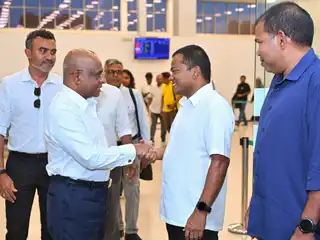 އެމްޑީޕީގެ ރައީސް އަބްދުﷲ ޝާހިދު، އައްޑޫ ސިޓީ އަށް ވަޑައިގަތުން: އެ ސިޓީ އިން ވަނީ އެމަނިކުފާނަށް ހޫނު މަރުހަބާ އެއް ދަންނަވާފައި