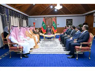 ދިވެހިރާއްޖެއަށް ޒިޔާރަތްކުރައްވަމުންގެންދަވާ ސަޢޫދީ ޢަރަބިއްޔާގެ ވަފުދު، ރައީސް މުއިއްޒު އާ ބައްދަލު ކުރަނީ