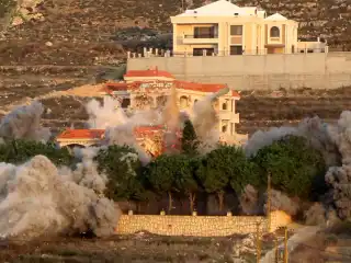  2025 ވަނަ އަހަރުގެ ޑިސެމްބަރު މަހު ލުބުނާނުގެ ދެކުނުގެ ސަރަހައްދަކަށް އިޒްރޭލުން ދިން ވައިގެ ހަމަލާ އެއްގެ މަންޒަރެއް (ފައިލް)