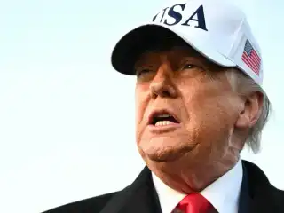 ގްރީންލޭންޑުން ރަޝިޔާގެ ނުރައްކާތެރިކަން ދުރު ކުރަން ޖެހޭ: ޓްރަމްޕް 