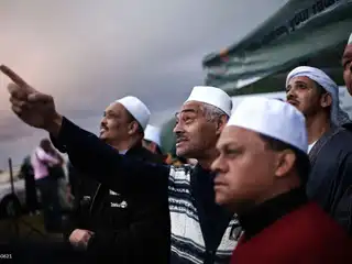 ދެކުނު އެފްރިކާގެ މުސްލިމުން ހުޅެވި ހަނދު ފެނޭތޯ ބަލަނީ.