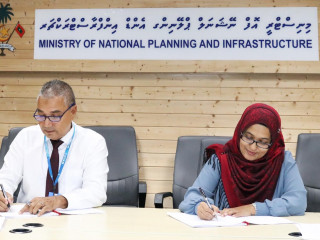 ބަނދަރު ހެދުމުގެ މަޝްރޫއުގައި ސޮއިކުރި ރަސްމިއްޔާތުގެ ތެރެއިން