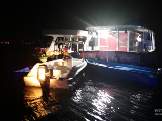 ފުލުހުން ދޯންޏެއް ބަލައި ފާސްކުރަނީ