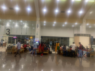 ކޮޗިން އެއަރޕޯޓުގައި ތާށިވި މީހުންތައް