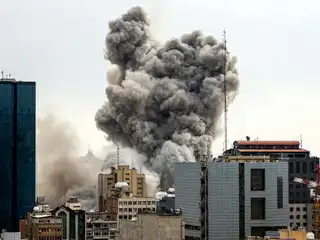 އީރާނުގެ 6،000 އަށްވުރެ ގިނަ އަމާޒަކަށް އެމެރިކާއިން ހަމަލާދީފި