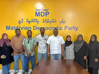 ކުރިއަށް އޮތް ލޯކަލް ކައުންސިލް ތަކުގެ އިންތިޚާބާއި އަންހެނުންގެ ތަރައްޤީއަށް މަސައްކަތްކުރާ ކޮމިޓީއަށް ވާދަކުރާ ގއ.ކޮލަމާފުށީގެ އެމްޑީޕީގެ ކެންޑިޑޭޓުންނާއި، އެމްޑީޕީގެ ކުރީގެ ޗެއަރޕާސަން ފައްޔާޒް ބައްދަލުކުރައްވައިފި