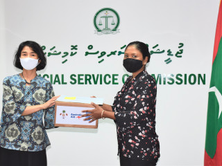 ބުރާސްފަތި ދުވަހު ޖޭއެސްސީގައި ބޭއްވި ރަސްމިއްޔާތެއްގައި ޔޫއެންޑީޕީގެ އެހީއާ ޖޭއެސްސީގެ ރައީސް ހިސާން ހުސައިން ޙަވާލުވެ ވަޑައިގަންނަވަނީ