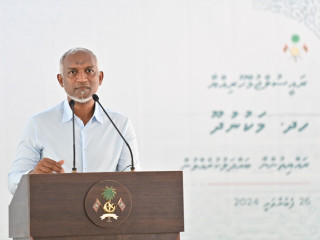 President Muizzu speaking to residents of Makunudhoo island