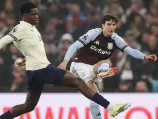 އެވަޓަން އަތުން ބަލިވެ، އެސްޓަން ވިލާ އިން ފުރުސަތު ނަގާލައިފި 