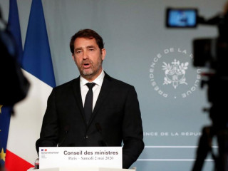 ފްރާންސްގެ އިންޓީރިއަރ މިނިސްޓަރ ނޫސްވެރިންނާ ބައްދަލުކުރައްވާ ވާހަކަދައްކަވަނީ