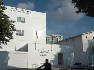 މަންމައާ ބައްޕަ އަދި ދައްތައަށް އަނިޔާކުރި މައްސަލައެއްގައި މީހަކު ޖަލަށް ލާން ހުކުމް ކޮށްފި