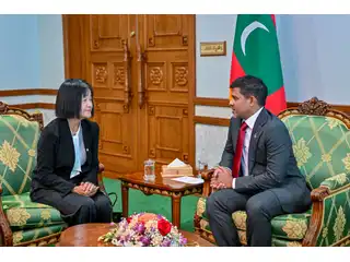 ޖަޕާނު ސަރުކާރުން ދިވެހިރާއްޖެއަށް ކަނޑައަޅުއްވާފައި ހުންނަވާ ސަފީރު ރައީސުލްޖުމްހޫރިއްޔާގެ ނައިބުގެ އަރިހަށް ކުރެއްވި އިހްތިރާމުގެ ޒިޔާރަތުގެ ތެރެއިން. 