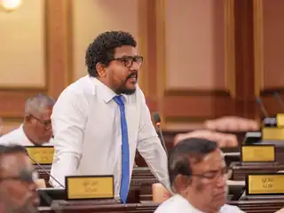 ސަރުކާރުން ފޮނުވާ ބިލެއް ރައްޔިތުންގެ މަޖިލީހުގެ ކޮމިޓީތަކުގައި އެކަށީގެންވާ މިންވަރަށް ދިރާސާނުކުރޭ: މައުރޫފް