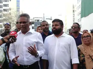 މާލެ ސިޓީގެ މޭޔަރ އާދަމް އާޒިމް އަދި މާފަންނު ހުޅަނގު ދާއިރާގެ ކެންޑިޑޭޓް ރިޟްވާން.