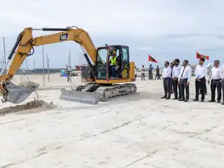 އއ. އުކުޅަހުގެ 50 ހައުސިން ޔުނިޓް ތަރައްގީ ކުރުމުގެ މަޝްރޫއުގެ އަމަލީ ފެށުމުގެ ގޮތުން ބޭއްވި ރަސްމިއްޔާތުގެ ތެރެއިން