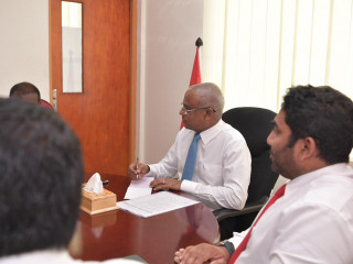 A meeting was held with councilors from Hithadhoo island on Thursday