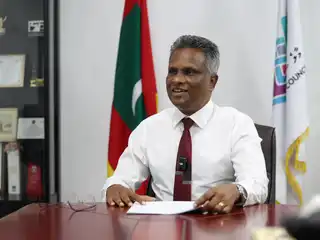 މޭޔަރ އާޒިމް، ރައީސް މުއިއްޒު އަށް: ވެރިކަމުގެ ހުވާ ކުރައްވައިގެން ހުންނަވާ ދޮގު ހެއްދެވުން ހުއްޓާލައްވާ!