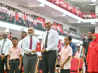 ތައުލީމާ ބެހޭ ވަޒީރު ފަޚުރުވެރިކަމާ އެކު ފާހަގަ ކުރައްވަނީ މުޅި ރާއްޖޭގެ ހުރިހާ ކަންކޮޅުތަކުން ދަރިވަރުން އައިސް މާލެ ސަރަހައްދަށް ޖަމާވެއްޖެ ކަމަށް