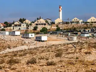 ފަލަސްތީނުގެ ހުޅަނގު އައްސޭރީގެ ބިންތައް އިޒްރޭލުގެ މިލްކަކަށް ހަދަން ފާސް ކޮށްފި