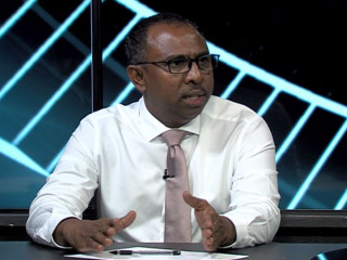 ރައްޔިތުންގެ މަޖިލިހުގެ މެޖޯރިޓީ ލީޑަރު އަދި އެމްޑީޕީގެ ޕާލަމެންޓްރީ ގްރޫޕްގެ ލީޑަރު އަލީ އާޒިމް