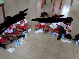 ހެނދުނުގެ ނާސްތާ ޕްރޮގްރާމްގައި ސުކޫލެއްގެ ދަރިވަރުން ނާސްތާ ނަގަނީ