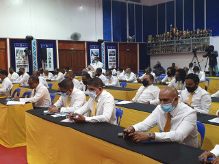 ބުރާސްފަތި ދުވަހުގެ ރޭ ބޭއްވި އެމްޑީޕީ ގައުމީ މަޖިލީހުގެ ޖަލްސާގެ ތެރެއިން